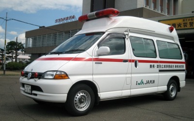 46 H12JA救急車