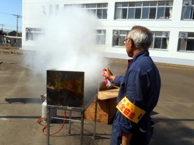 スプレー式消火具での消火実験